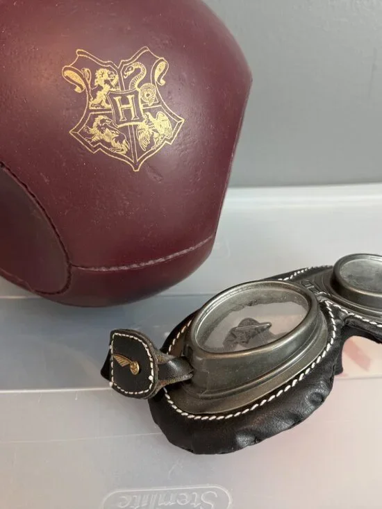 Gryffindor Harry Potter Quidditch Robe/ Costume (includes quaffle and goggles) - Picture 2 of 8